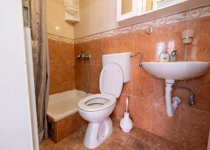 Rebecca Πανσιόν Μακάρσκα