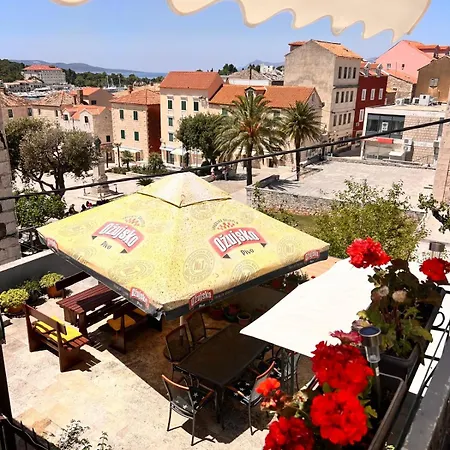 Rebecca Gasthuis Makarska