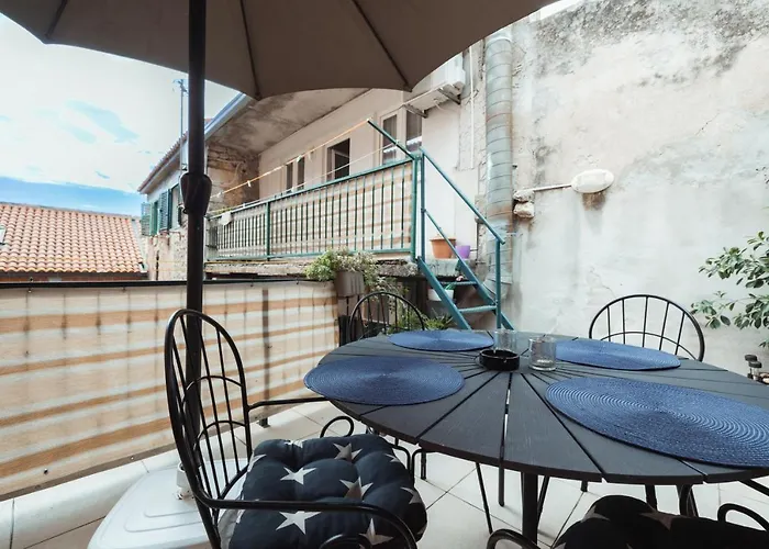 Rebecca בית הארחה 3*