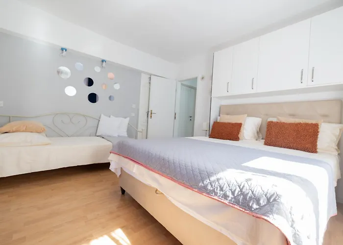 Rebecca בית הארחה