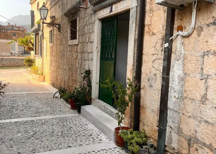 Rebecca 3* מאקרסקה