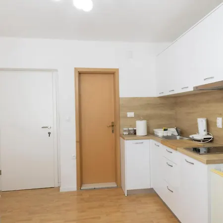 Rebecca Gostinjska kuća Makarska